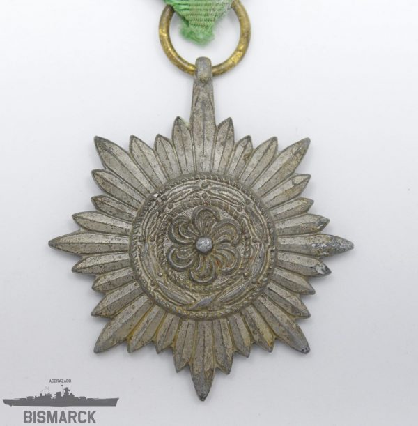 Medalla al Merito para miembros de los Pueblos del Este